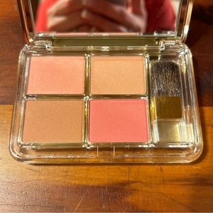 Estēe Lauder face compact